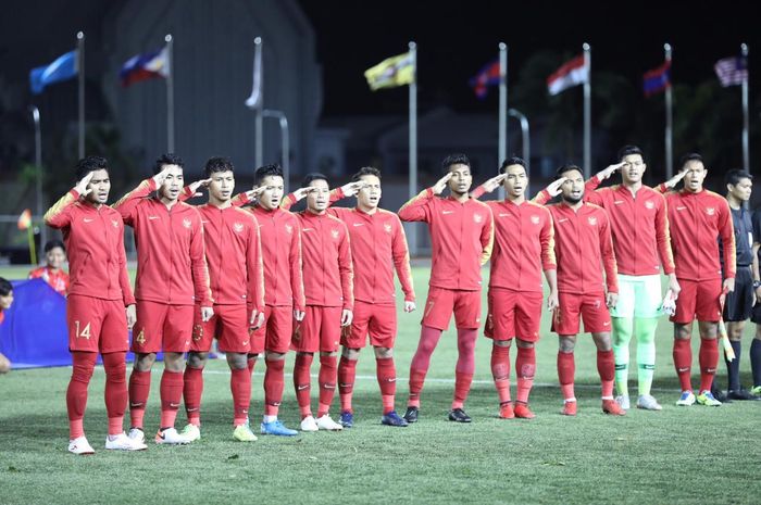 para-pemain-timnas-u-22-indonesia-menyanyikan-lagu-kebangsaan.jpg