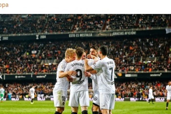 para-pemain-valencia-merayakan-kemenangan-atas-real-betis.jpg