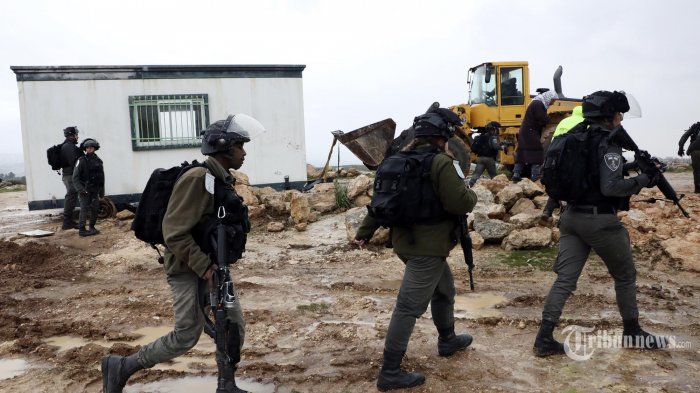 pasukan-israel-menggunakan-buldoser.jpg