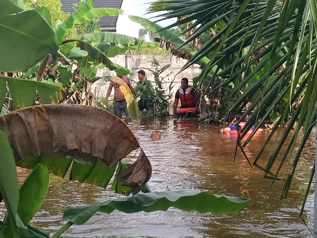 pelajar-smp-pekanbaru-tenggelam-saat-mandi-di-aliran-sungai-yang-meluap.jpg