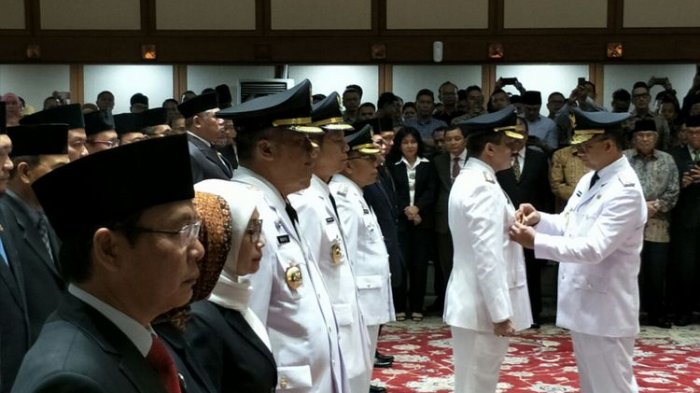 Ada yang Dipensiunkan Lewat WhatsApp, Berikut Cerita 4 Wali Kota yang Dicopot oleh Anies Baswedan