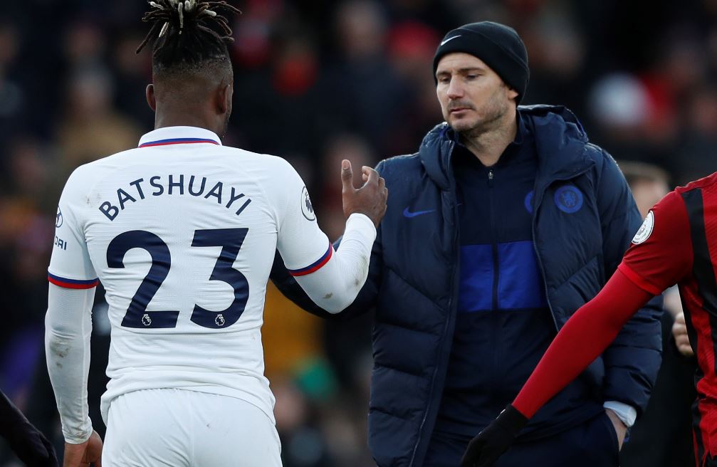 pelatih-chelsea-frank-lampard-kanan-dengan-striker-michy-batshuayi.jpg
