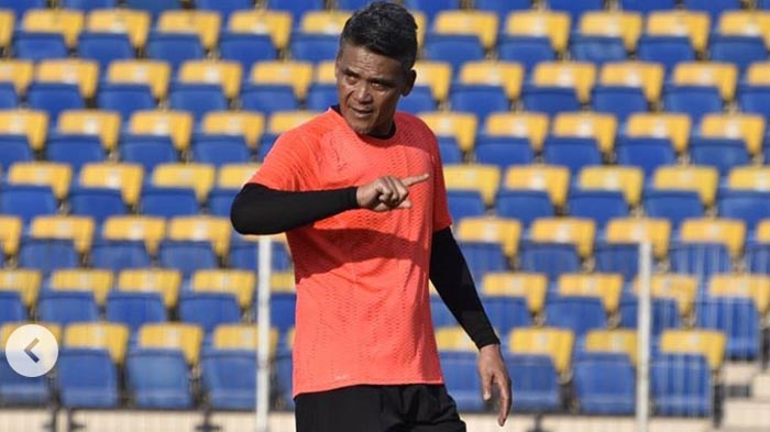 pelatih-kepala-psps-hendri-susilo_20180412_132441.jpg