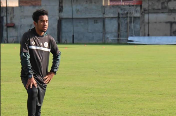 pelatih-kepala-tiga-naga-rozialta-feryandes-dalam-suatu-kesempatan.jpg