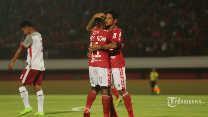 pemain-bali-united-irfan-bachdim-usai-mencetak-gol-ke-blitar-united.jpg