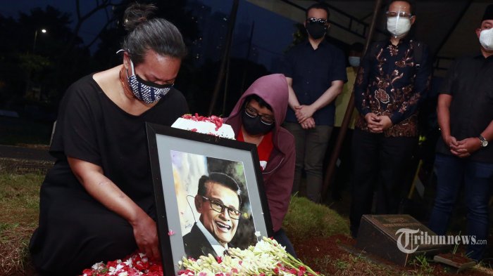 Koes Hendratmo Terbaring Meninggal di Kamar, Karyawan Curiga Tak Bisa Dihubungi, Rumah Terkunci