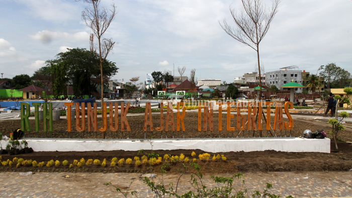 pembangunan-taman-tunjuk-ajar-okee_20161207_135018.jpg<pf>pembangunan-taman-tunjuk-ajar_20161207_135038.jpg<pf>pembangunan-taman-tunjuk-ajar-ok_20161207_135100.jpg<pf>pembangunan-taman-tunjuk-ajar-okeeeh_20161207_135219.jpg