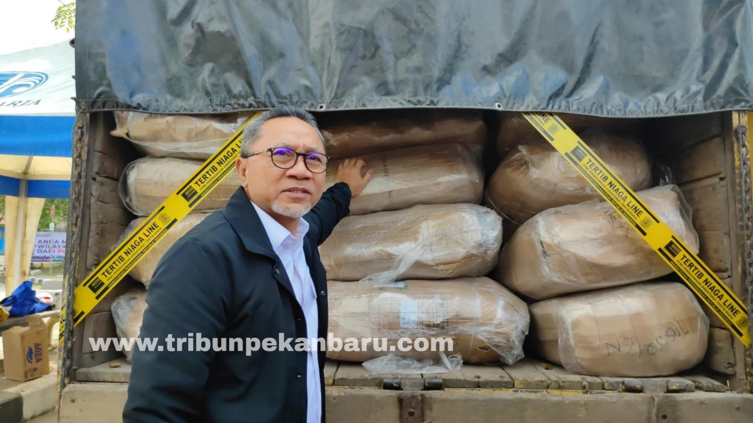 pemusnahan-pakaian-bekas-impor-ilegal-di-pekanbaru.jpg