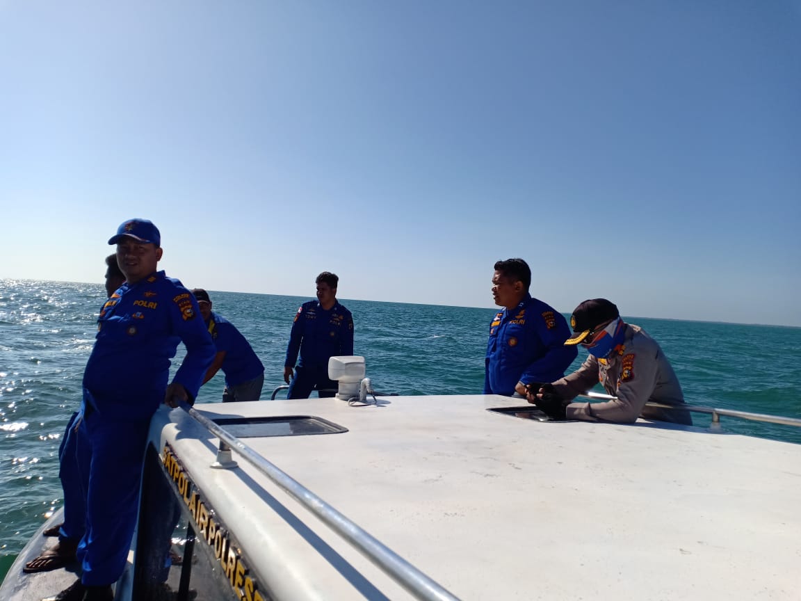 pencarian-korban-kapal-tki-ilegal-yang-tenggelam.jpg