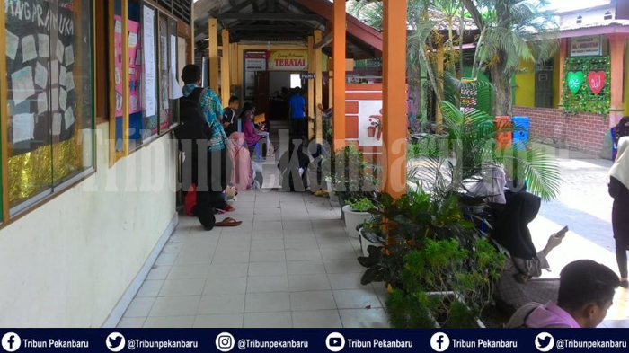 pengawas-temukan-satu-kasus-ppdb-sma-dan-smk-di-tembilahan-riau-hari-pertama-masih-sepi-pendaftar.jpg