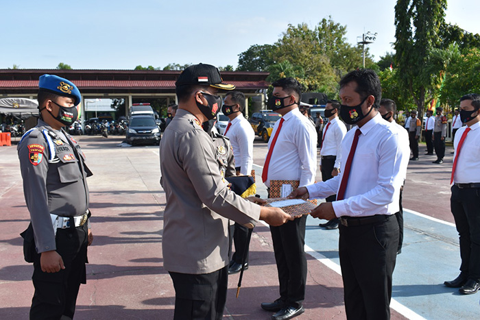 Sukses Ungkap Peredaran Narkoba di Rutan,11 Personil Sat Narkoba Polres Inhu Riau Diberi Penghargaan