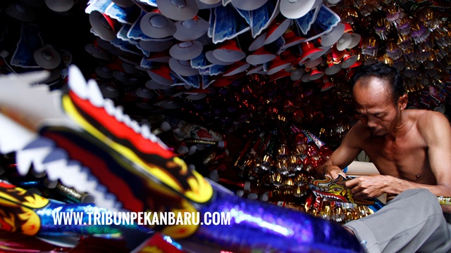 Foto : Sentral Pembuatan Terompet - pengrajin-terompet_20161221_152441.jpg