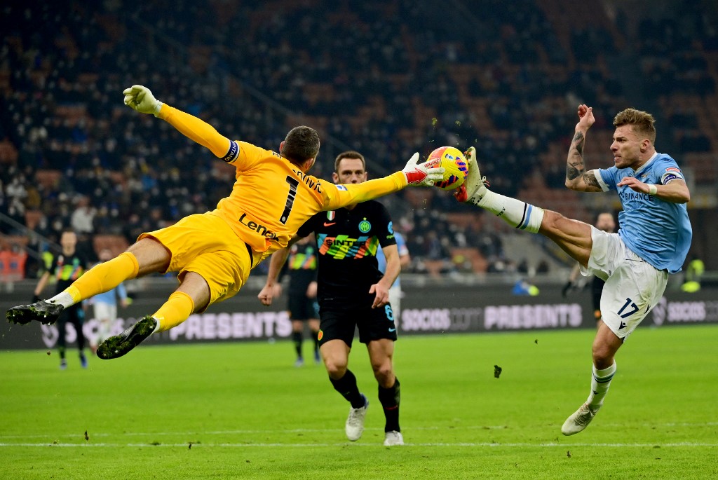 Inter Milan Coba Amankan Kontrak Samir Handanovic dan Ivan Perisic