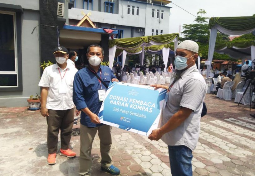 Yayasan Dana Kemanusiaan Kompas Salurkan 1250 Paket Donasi untuk Masyarakat Terdampak Pandemi