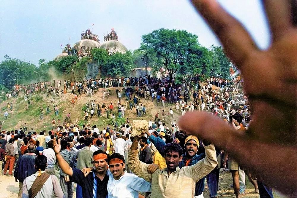 India Bebaskan Dedengkot Ekstremis Hindu India dan Izinkan Kuil Dibangun di Atas Masjid