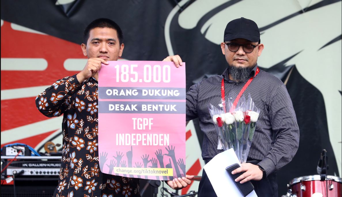 penyidik-kpk-novel-baswedan-bersama-ketua-wadah-pegawai-kpk-yudi-purnomo.jpg