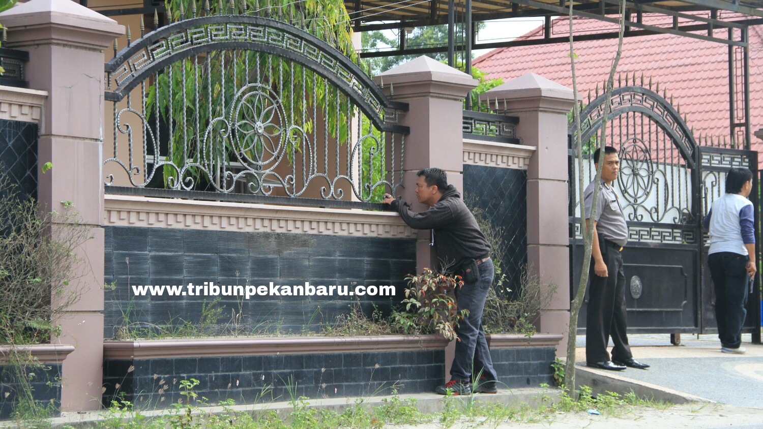 perampokan-bersenjata-di-pekanbaru-jalan-rawamangun_20180712_124845.jpg