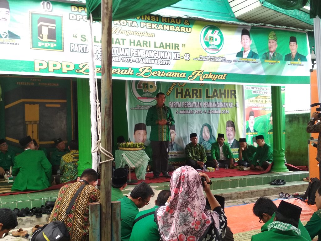 Pertama Kali Bertemu Setelah Kalah Pilkada Riau, Ini yang Disampaikan Firdaus pada Rusli Effendi