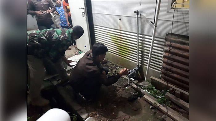 pihak-kepolisian-mengecek-lokasi-pompa-yang-menewaskan-desember_20180917_125654.jpg