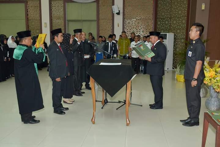 plt-bupati-kampar-lantik-78-pejabat-fungsional-guru-paling-banyak.jpg