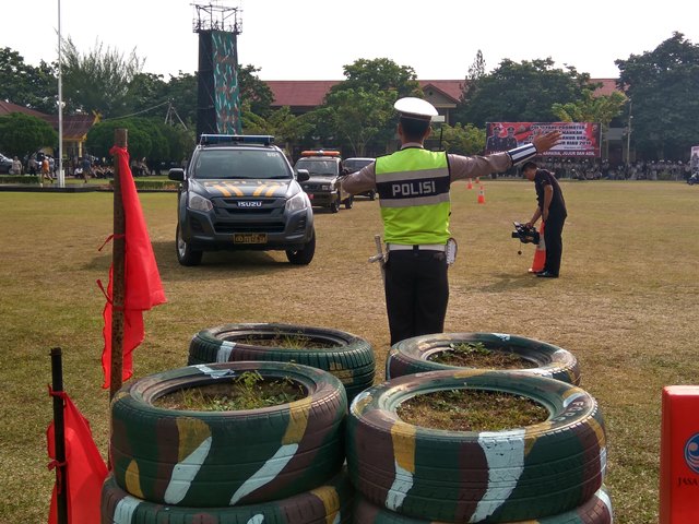 polda-riau-gelar-simulasi-pengamanan-pilkada_20180119_193126.jpg