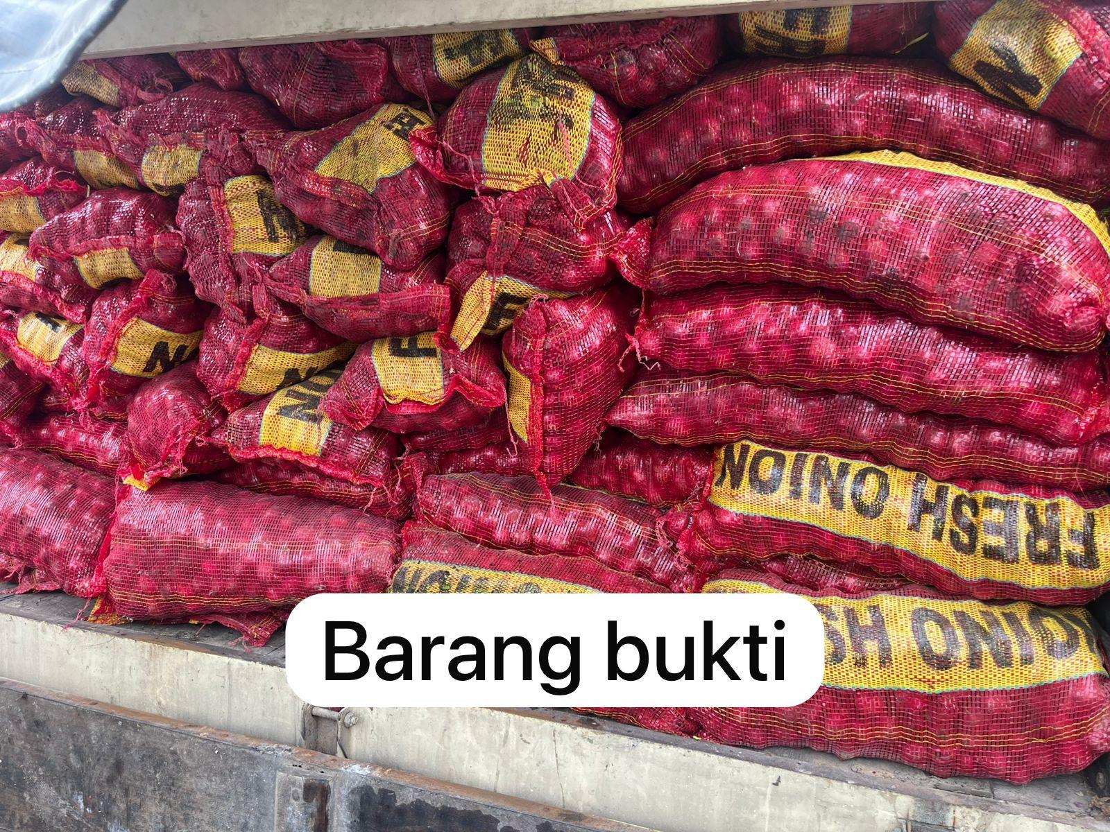 Polres Pelalawan Ungkap Penyeludupan 7,5 Ton Bawang Merah Ilegal dari Luar Negeri
