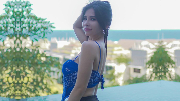 Pose Maria Vania Bikin Pria Melotot dan Terpesona, Ada yang Ngaku Lihat Pegunungan dan Air