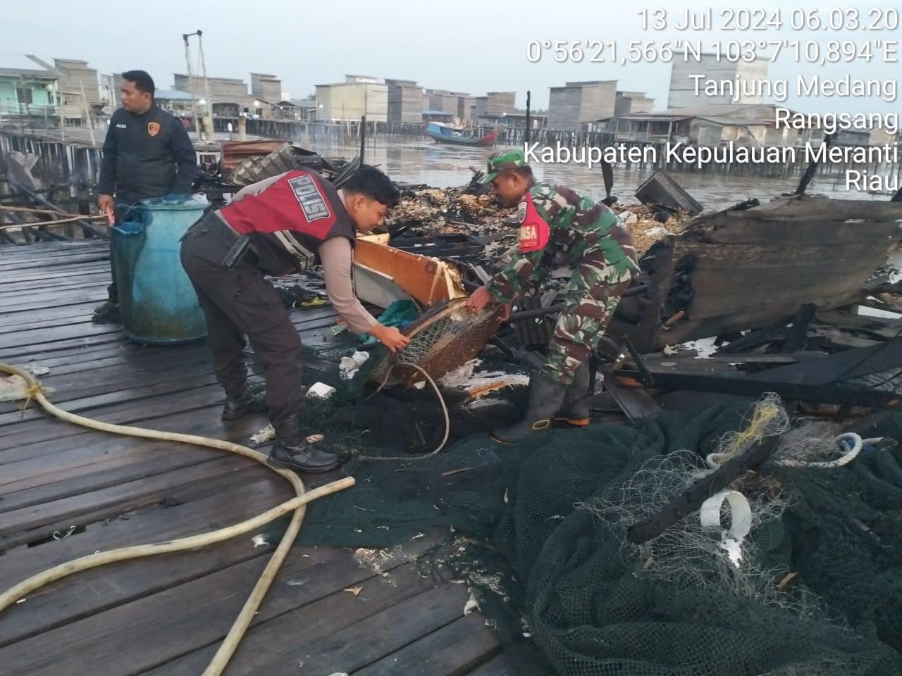 Lihat Api Dalam Rumahnya, Apoi Warga Tanjung Medang Meranti Bangunkan Istri dan Lompat ke Laut