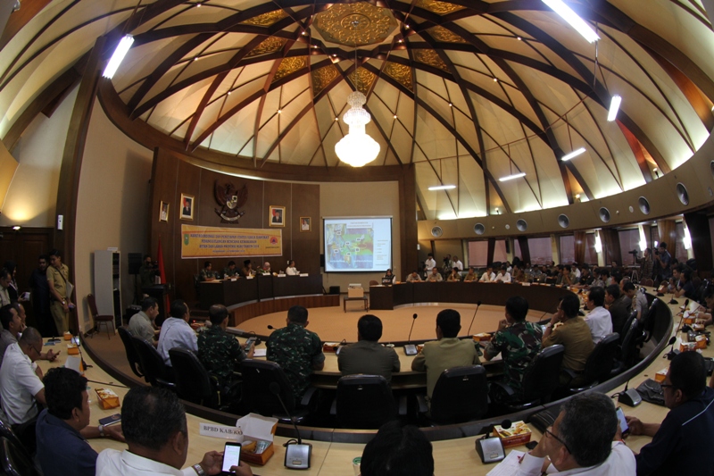 rakor-siaga-darurat-karhutla_20180219_154556.jpg<pf>rakor-siaga-darurat-karhutla_20180219_154640.jpg<pf>rakor-siaga-darurat-karhutla_20180219_154722.jpg