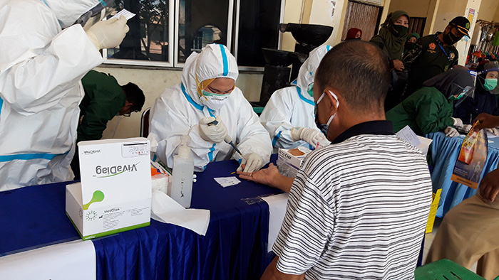 rapid-test-massal-di-pasar-lima-puluh.jpg