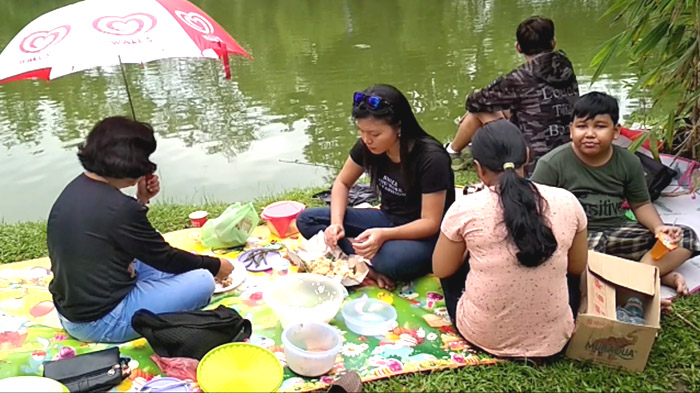 Ribuan Orang Nikmati Liburan Imlek di Taman Rekreasi Alam Mayang