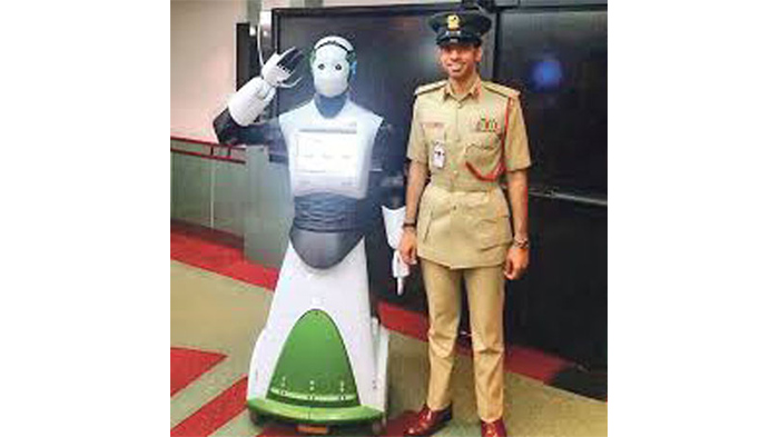 Mau Tak Mau Kehadiran Pria Ini Digantikan oleh Robot saat Menikahi Puterinya, Sebab Ia Dikarantina