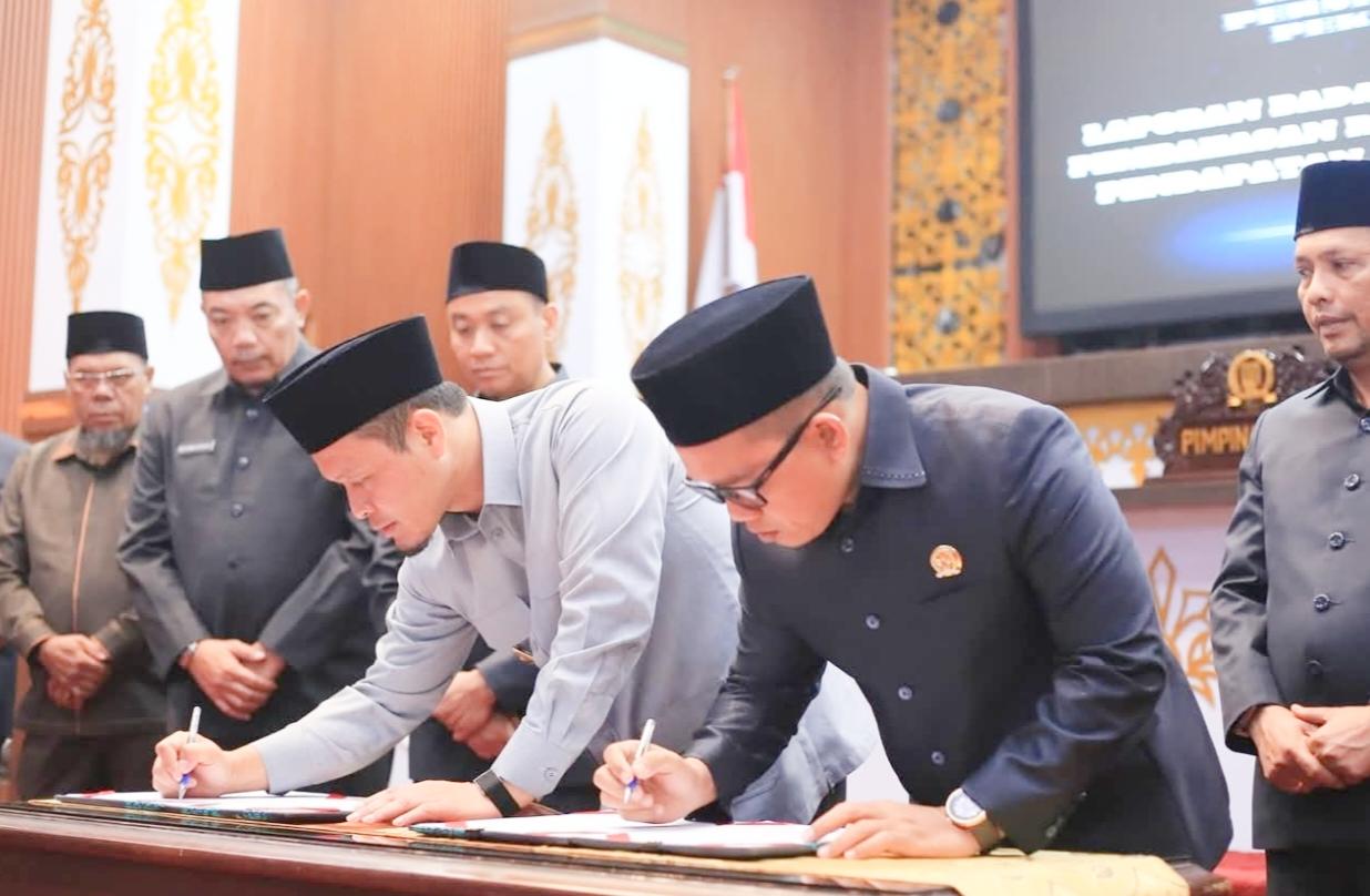 sah-penandatanganan-APBD-pekanbaru-2026.jpg