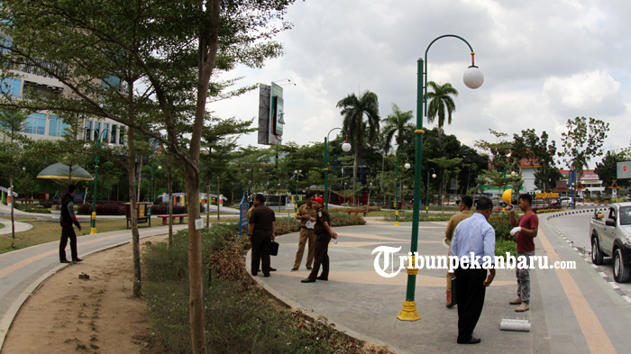 saksi-ahli-kejati-riau-tipikor-ruang-terbuka-hijau-rth-putri-kaca-mayang_20180227_163156.jpg