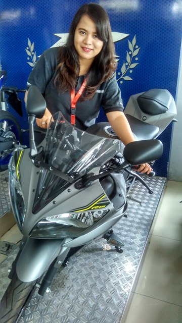 sales-counter-alfa-scorpii-pamerkan-yamaha-r15-yang-mengusung-konsep-sporti_20161026_185534.jpg