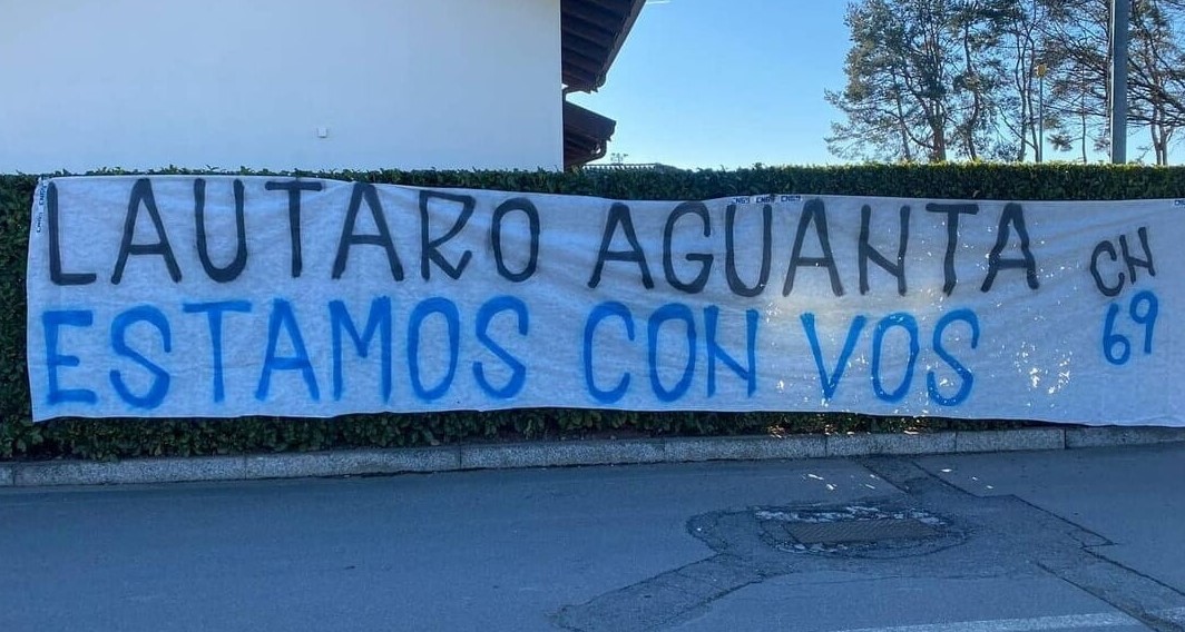 Bantu Inter Milan Keluar dari Kesialan, Fans I Nerazzurri Beri Dukungan Lewat Spanduk