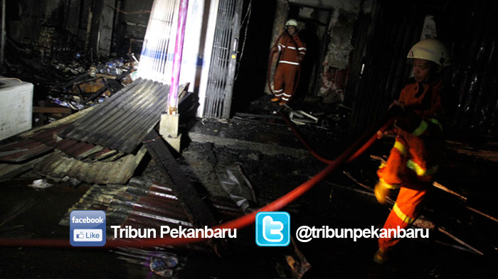 sembilan-bangunan-terbakar-di-jalan-melati_20160308_190815.jpg<pf>sembilan-bangunan-terbakar-di-jalan-melati_20160308_190945.jpg<pf>sembilan-bangunan-terbakar-di-jalan-melati_20160308_190907.jpg<pf>sembilan-bangunan-terbakar-di-jalan-melati_20160308_190607.jpg