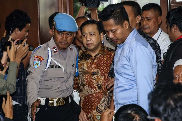 setya-novanto-saat-menghadiri-sidang-vonis_20180424_144958.jpg