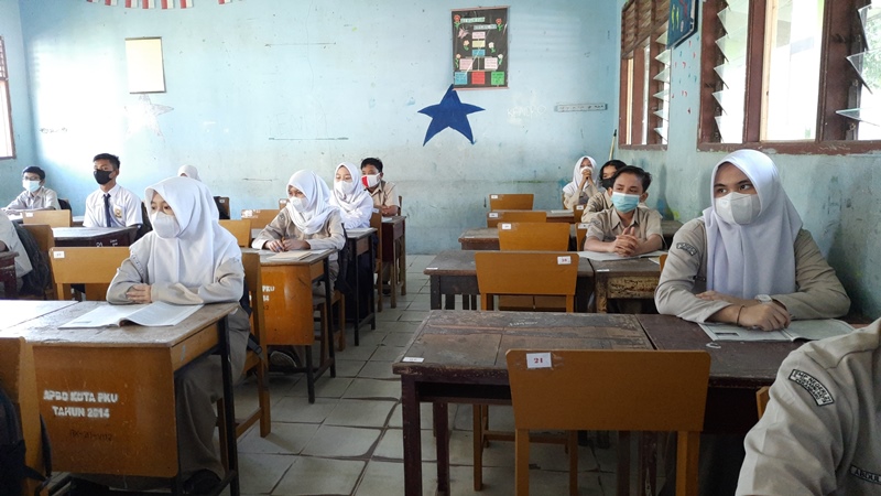 suasana_pembelajaran_tatap_muka_terbatas_di_smpn_21_pekanbaru.jpg