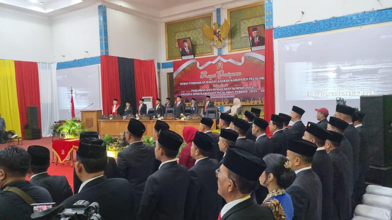 sumpah-janji-anggota-DPRD-Pelalawan-periode-2024-2029.jpg