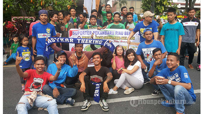 suporter-bola-indonesia-dari-pekanbaru_20161211_204007.jpg