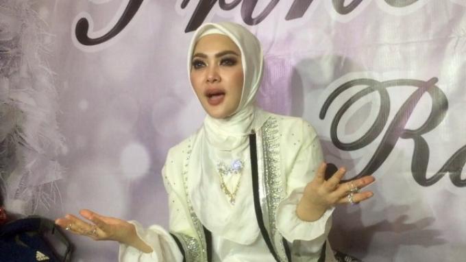 syahrini_20170619_125158.jpg