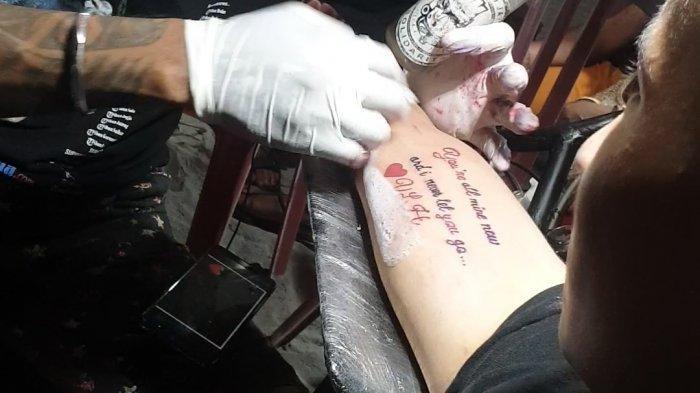 tatto-di-lengan-pembunuh-juragan-emas.jpg