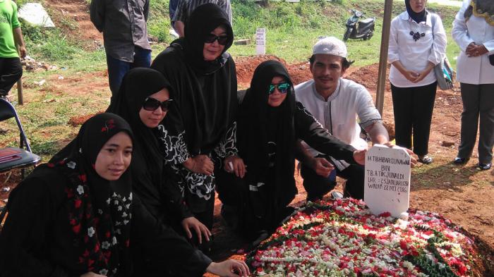 Mertua Tedy Syach Wafat Saat Salat Asar