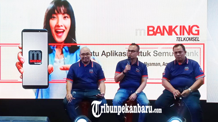 telkomsel-luncurkan-aplikasi-mbanking-di-pekanbaru-permudah-pelanggan-mengakses-rekening-bank.jpg
