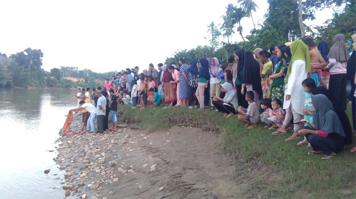 Masih Ada Darah dan Tali Pusar, Warga Geger Ada Mayat Bayi Tepian di Sungai Kuantan Kuansing