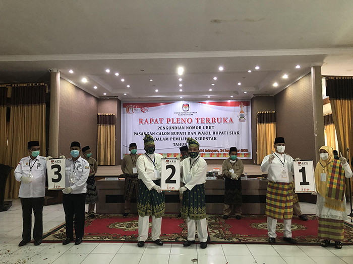 tiga-paslon-siak.jpg