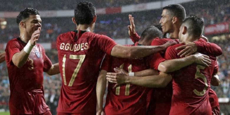 timnas-portugal-merayakan-gol-goncalo-guedes-ke-gawang-aljazair_20180608_074153.jpg