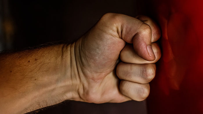 Tegur Suami yang Suka Nonton Film Porno, Wanita Hamil 8 Bulan di Maros Malah Dianiaya - Tribunpekanbaru.com