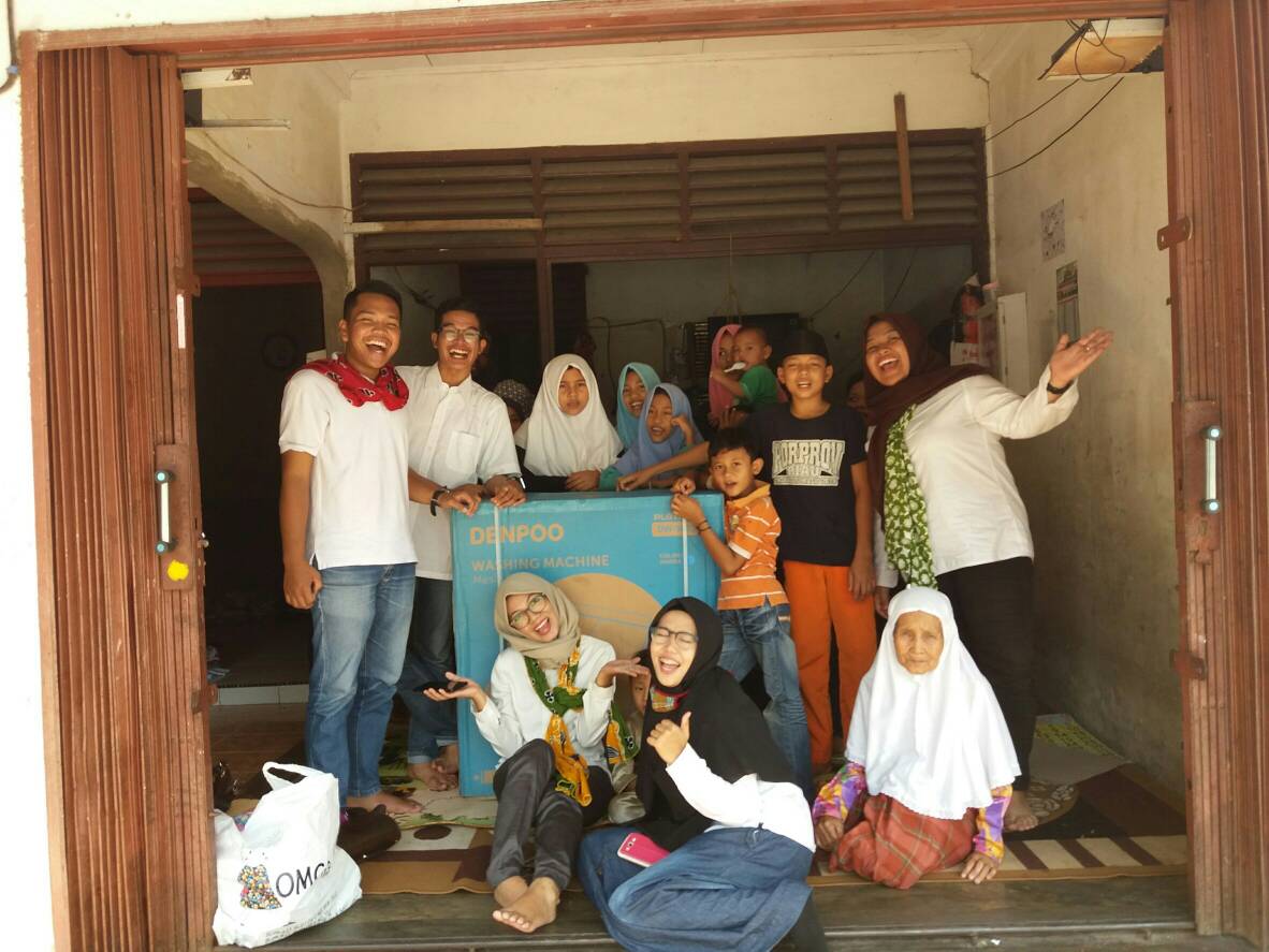 Sambangi Panti Asuhan, Studen Vaganza Donasikan Mesin Cuci